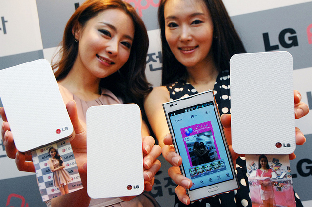 may-in-bo-tui-cho-smartphone-cua-lg-trinh-lang