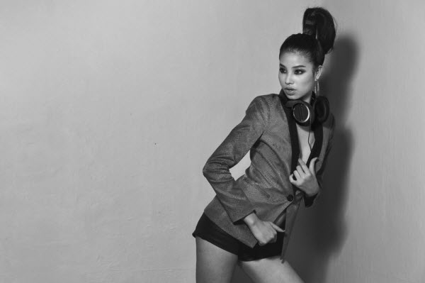 Phi&ecirc;u linh với bộ ảnh "Born to be White" của SVHouse 6