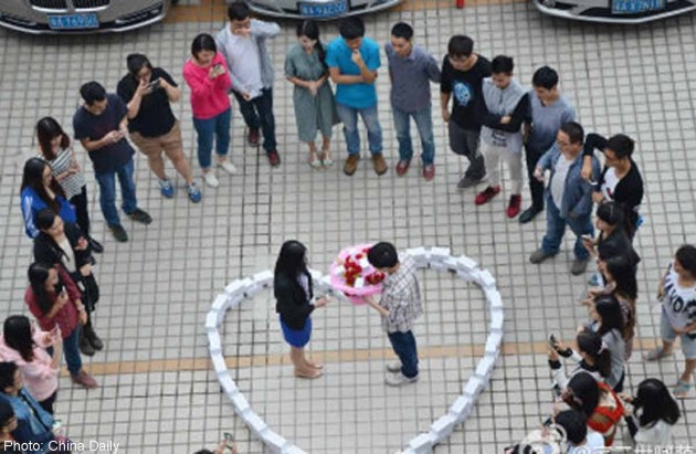 Mua 99 chi&ecirc;́c iPhone 6 đ&ecirc;̉ tỏ tình