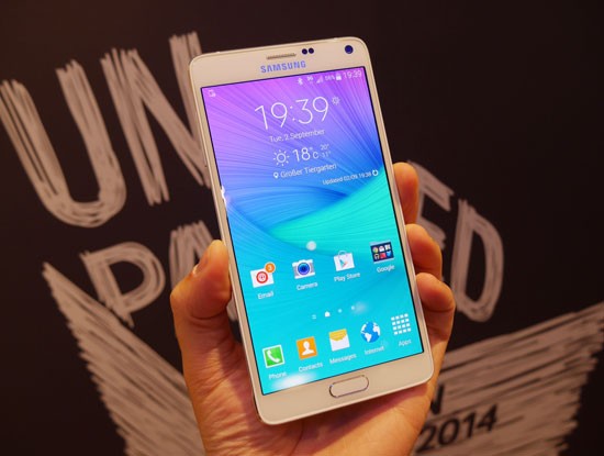 Giá Samsung Galaxy Note 4 xách tay vẫn gần bằng iPhone 6