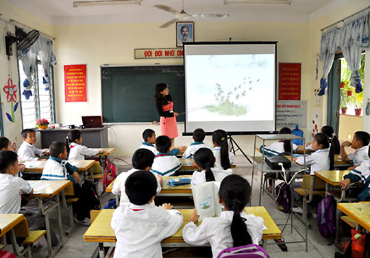Việc ứng dụng CNTT trong dạy và học đang được đẩy mạnh tại Việt Nam. Ảnh: Internet.