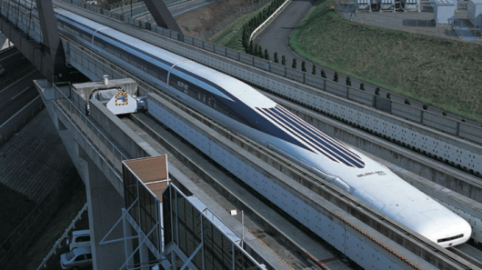 Tàu maglev nghiệm Shinkansen đứng đầu 500 km / h (311 mph) với hành khách trên máy bay ...