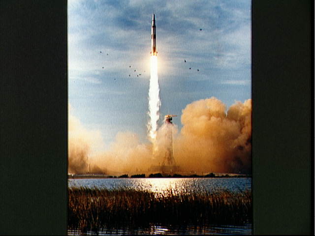 Ngày 21 tháng 12 năm 1968, tàu Apollo 8 được phóng lên quỹ đạo Mặt trăng.