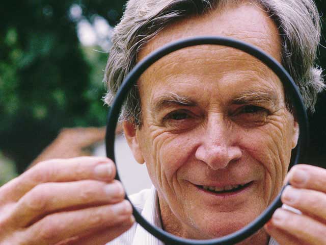 Richard Feynman là người đầu tiên đặt nền móng cho công nghệ nano, nhưng phải tới 20 năm sau người ta mới thực sự nghiên cứu và phát triển công nghệ này.