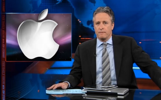 Jon Stewart trong chương trình công kích Apple