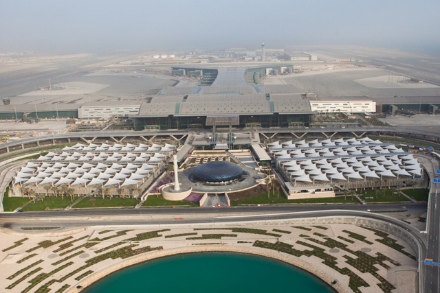 Thời gian xây xong sân bay quốc tế Hamad là 1 thập kỷ, chi phí xây dựng lên đến 16 tỉ USD.