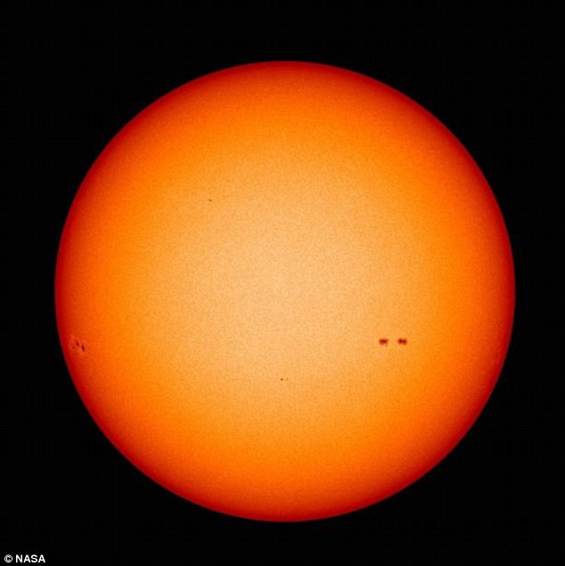 Một mặt trời im lặng: Trong năm 2011 hình ảnh này được chụp cho thấy một mặt trời gần như rõ ràng - mà các chuyên gia nói rằng có thể xảy ra trong gần một thập kỷ từ năm 2030.