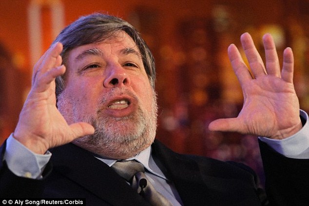 Phát biểu với kênh YouTube Đạt Một Sinh, Steve Wozniak tiết lộ thêm về những ngày đầu của Apple và cho biết đối tác kinh doanh của ông Steve Jobs đã không biết công nghệ. Các Jobs thừa nhận 65 tuổi không đóng vai trò trong việc thiết kế các máy tính Apple I và Apple II và thay vì chỉ muốn được quan trọng 
