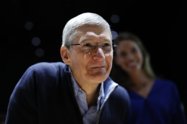 Giám đốc điều hành Tim Cook của Apple