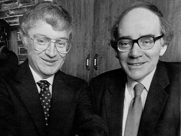 Hai nhà khoa học Martin Fleischmann và Stan Pons là những người đầu tiên thử nghiệm phản ứng nhiệt hạch trong phòng thí nghiệm.
