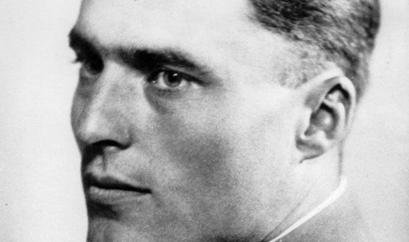 Đại tá Stauffenberg, người đã mang cặp tài liệu có chất nổ vào Hang sói để ám sát Hitler.