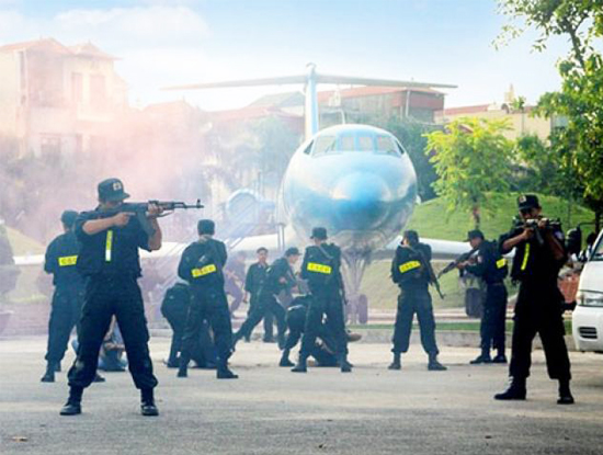 
Nghị định số 92/2015/NĐ-CP về an ninh h&agrave;ng kh&ocirc;ng mới ban h&agrave;nh đ&atilde; c&oacute; quy định về an to&agrave;n, an ninh th&ocirc;ng tin. Ảnh minh họa. Nguồn: Internet.
