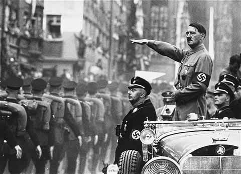 Hitler cho rằng hành động của Mussolini trên mặt trận Bắc Phi là ngu ngốc và hèn nhát.