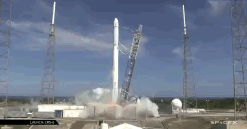 Tên lửa Falcon 9 được phóng thành công và đưa tàu vũ trụ Dragon lên quỹ đạo Trái đất.