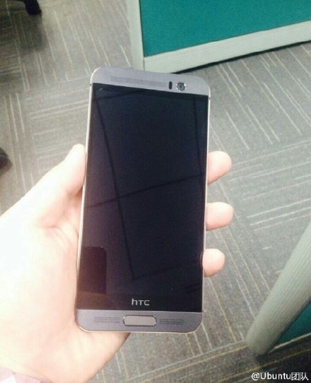 Ảnh thực tế HTC One M9 Plus bản màu vàng. Ảnh: Weibo.