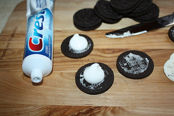 Replace Oreo Cream With Toothpaste