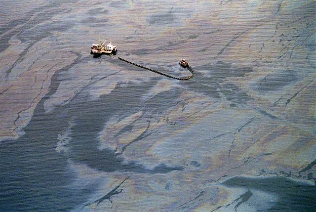 Vụ tràn dầu Exxon Valdez năm 1989 là một trong những thảm họa lớn nhất lịch sử.