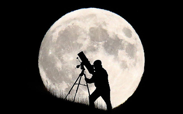  Siêu Mặt trăng to hơn 14% và sáng hơn 30% so với bình thường. 