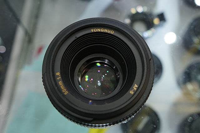 Yongnuo-AF-S-50mm-f1.8-lens-for-Nikon-F-mount-3