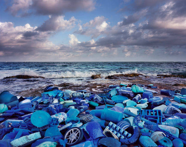  Chúng ta càng sản xuất nhiều nhựa, đại dương càng ô nhiễm 