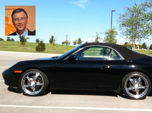 Cựu CEO Microsoft và là người giàu nhất thế giới, Bill Gates có một bộ sưu tập xe sang của riêng mình. Chiếc xe nổi bật nhất trong bộ sưu tập này có lẽ là Porsche 911 Convertible có giá từ 82.000 USD.