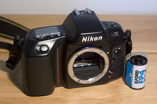 Và đây là phiên bản Nikon N70 ở thị trường Mỹ.