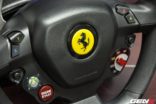 Chiếc vô lăng này đã được Thrustmaster mua bản quyền hình ảnh của Ferrari 458 Italia với vẻ ngoài rất đẹp, đậm chất thể thao “Racing”