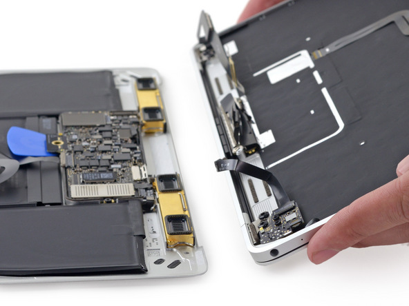 Vậy là đã tách được chiếc Macbook 12- inch thành 2 phần riêng biệt.