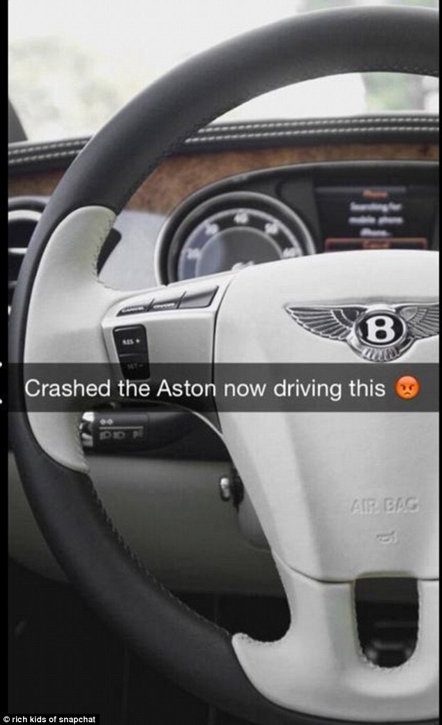 Khi chiếc Aston Martin yêu quý bị hỏng, cậu đành phải lái tạm chiến Bentley này.