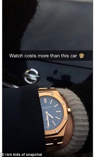 Cơ mà chiếc đồng hồ nó còn đắt hơn chiếc xe....