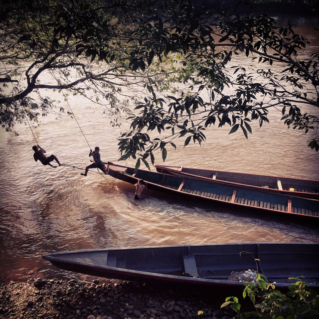 Vui chơi trên sông, một ảnh khác của Vallejo.