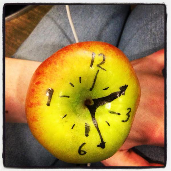 Một chiếc... Apple-Watch khác.