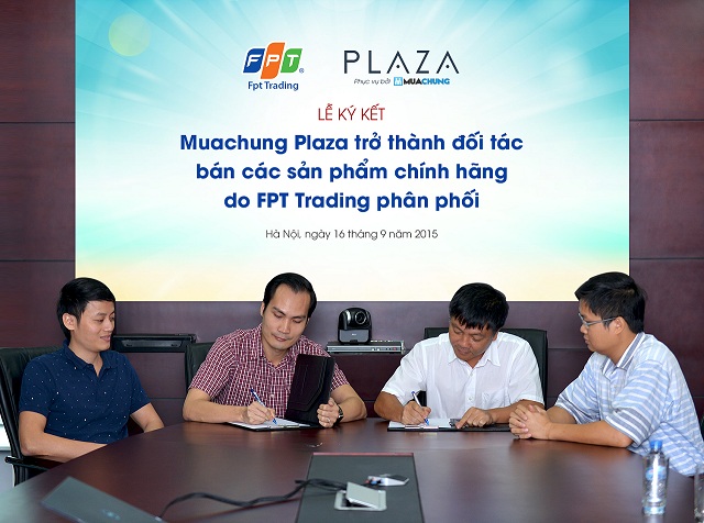  Ông Nguyễn Văn Tuấn - PTGĐ VCCorp phụ trách TMĐT và ông Bùi Ngọc Khánh - PTGĐ FPT Trading ký kết hợp tác 2 bên 