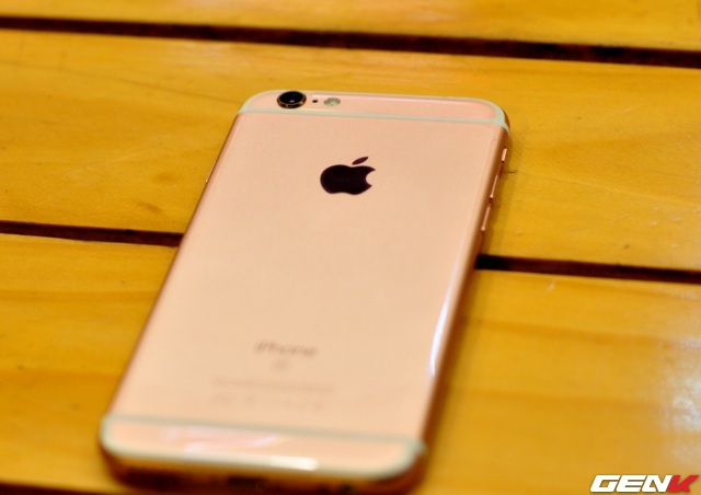  Chiếc iPhone 6s vàng hồng của anh Vũ có mức giá lên tới 40 triệu đồng 