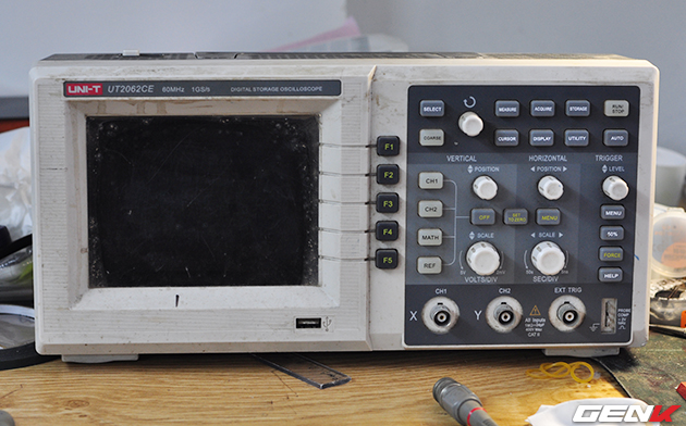 Máy Oscilloscope.