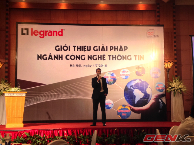 Ông Benoit Fissot - Trưởng đại diện thị trường Legrand tại Việt Nam và Campuchia giới thiệu về Legrand.