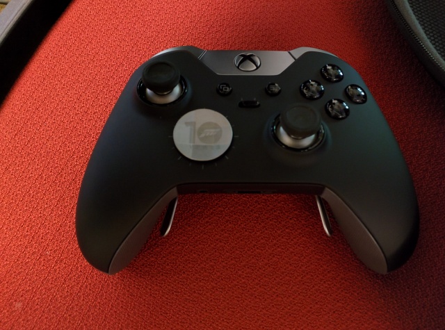 Cận cảnh chiếc XboxOne Elite Wireless Controller....