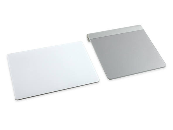  Magic Trackpad 2 sở hữu kích thước lớn, đơn giản, gọn gàng và đẹp mắt hơn nhiều so với phiên bản tiền nhiệm ​ 