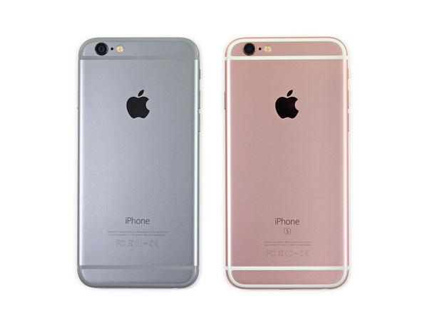  iPhone 6s (bên trái) với màu Rose Gold vô cùng thu hút. 
