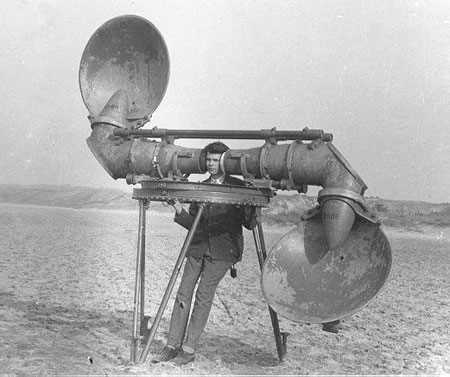  Máy định vị âm thanh 2 ống nghe của Czech năm 1920. 