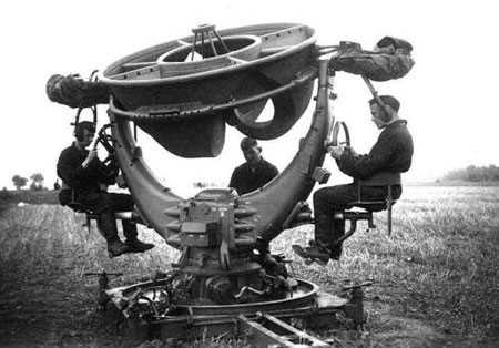  Máy định vị âm thanh của Đức năm 1940, cỗ máy này đã tiến gần hơn tới công nghệ radar. 