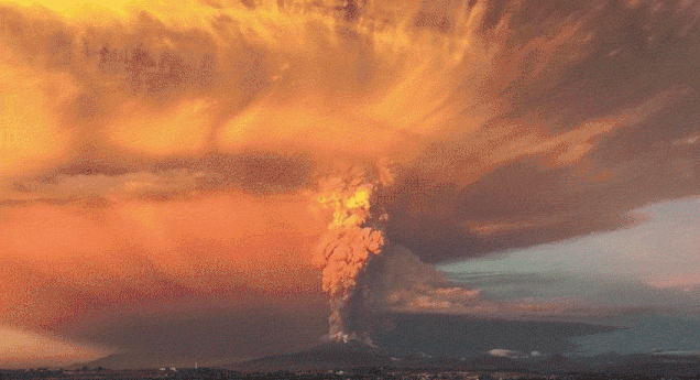 Hình ảnh chỉ có thể bắt gặp khi núi lửa phun trào.