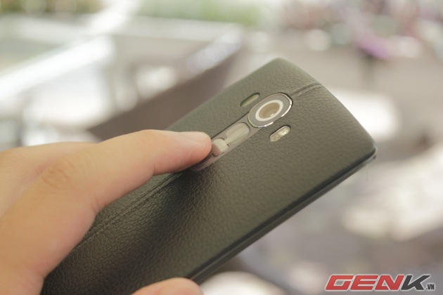  Giữ phím giảm âm lượng để kích hoạt nhanh ứng dụng camera trên LG G4. 