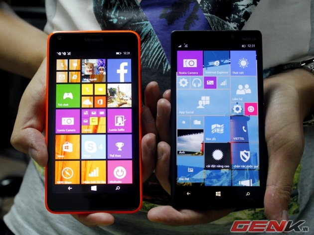 - Windows Phone 8: Background ẩn dưới tile và nằm gọn trong tile - Windows 10: Có thêm Full background, chỉnh được độ trong suốt của tile, có tùy chọn chuyển đổi giữa full background và tile background