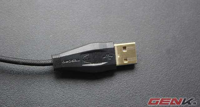 Cổng kết nối USB 2.0 mạ vàng.