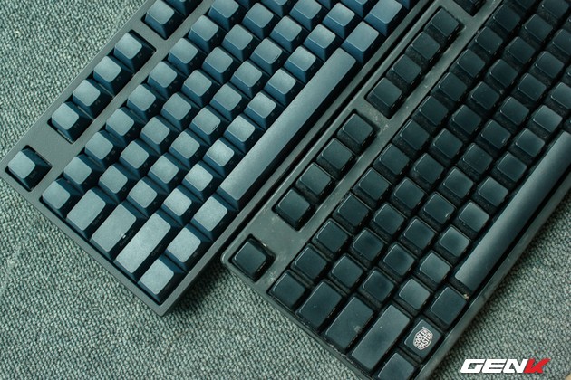 Chiếc bàn phím sử dụng phím nhựa ABS, sau thời gian sử dụng khiến bề mặt phím bị bóng, gây mất thẩm mỹ.