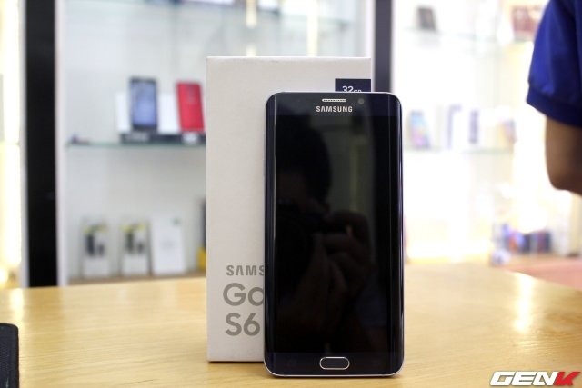 Chiếc Galaxy S6 edge đầu tiên về Việt Nam