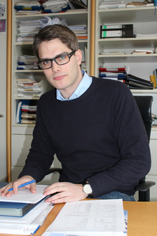  Nils Hansson, nhà sử học về y khoa người Đức. 