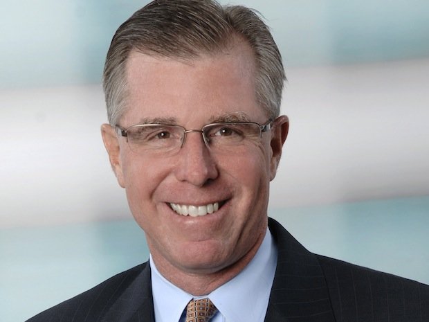 Nụ cười thân thiện ghi điểm trong mắt nhân viên cấp dưới.