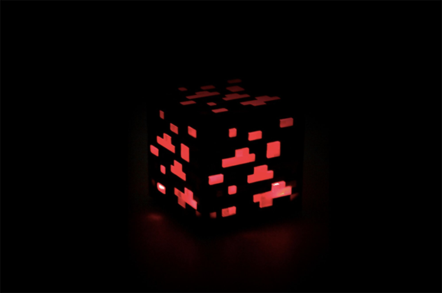 Redstone là tên một vật phẩm rất nổi tiếng trong trò chơi Minecraft